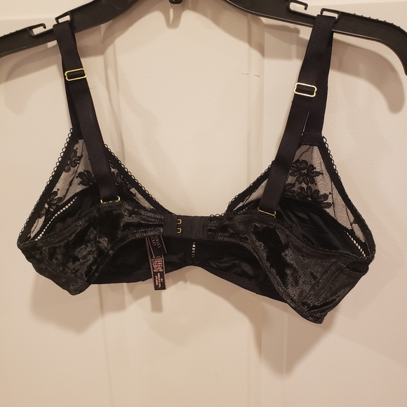Victoria Secret lace and velvet bra - Picture 5 of 7